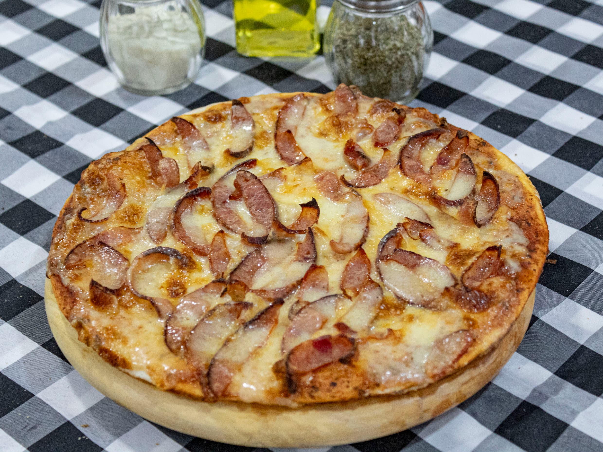 Pizza Small con Salchicha Suiza