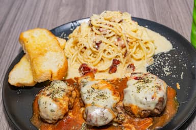 Lomo Pizzaiola Pasta Carbonara