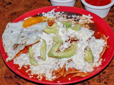 Chilaquiles Rojos con Huevo
