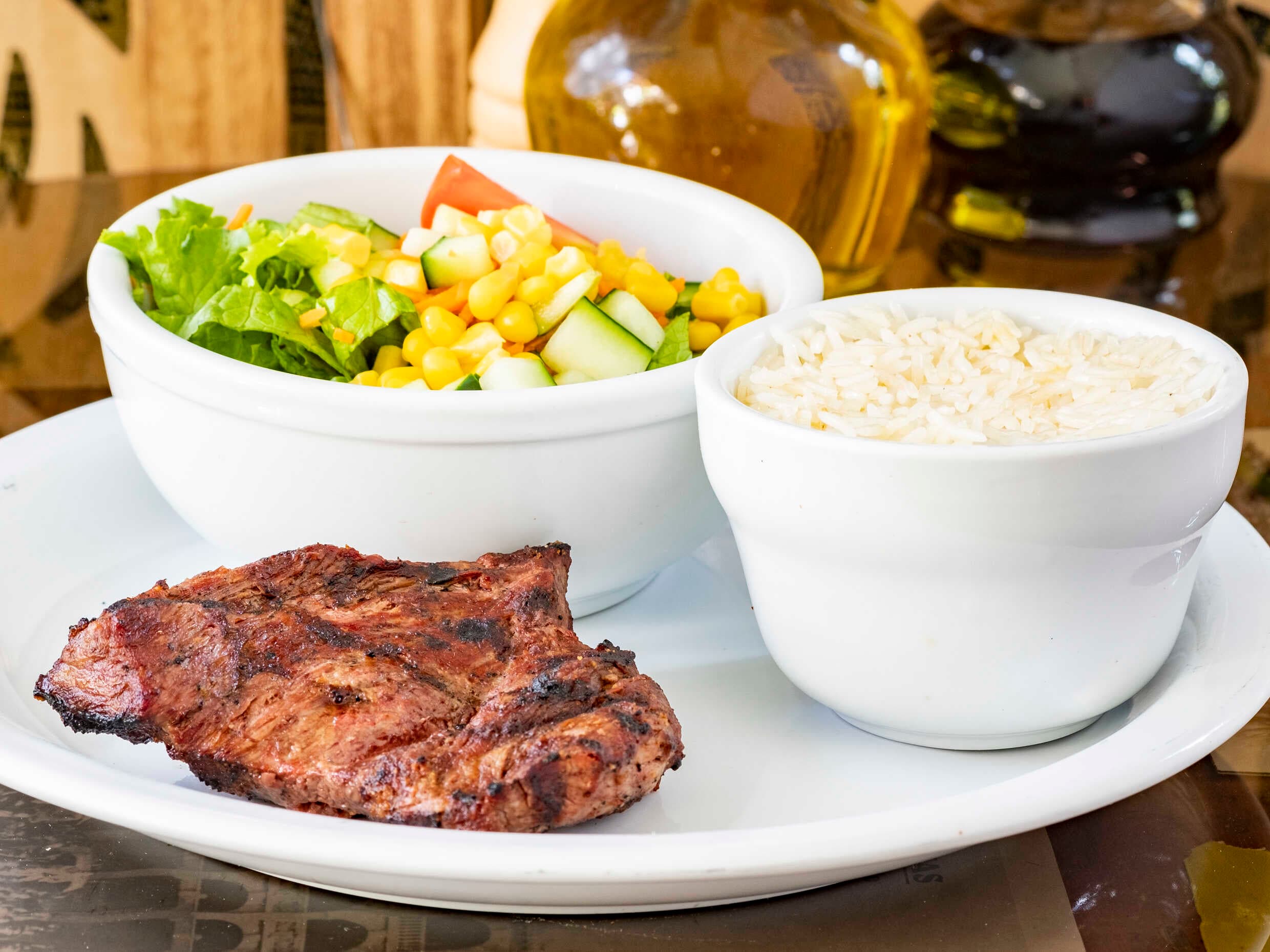 Lomito Res 200g + 2 Guarniciones