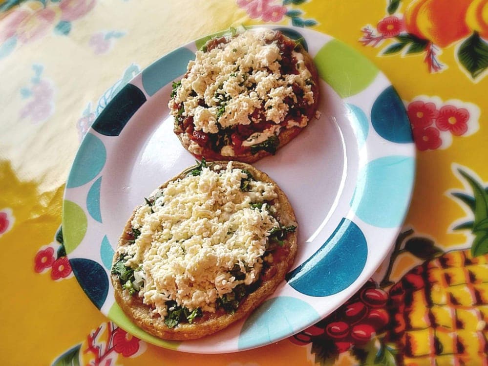 Sopes con Guisado