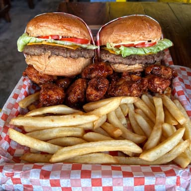 Promo 2 Americanas + Boneless + Papas