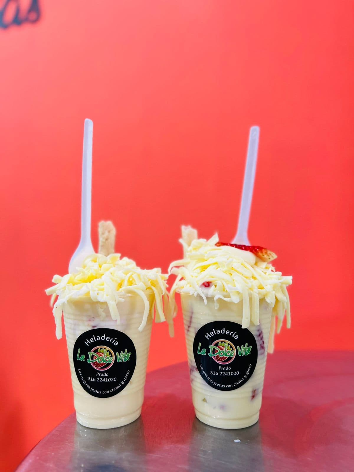 Combo 2 Fresas con crema de la casa y queso 13oz