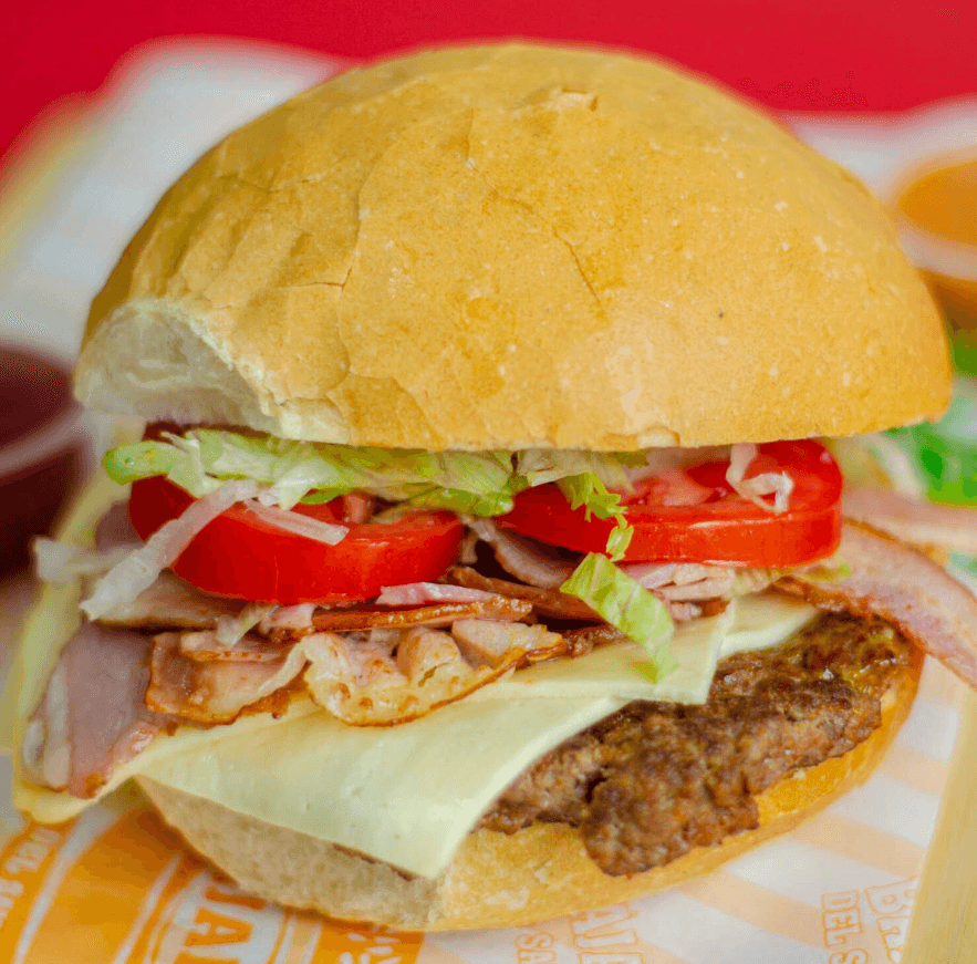 Sándwich de Hamburguesa con 4 Salamis
