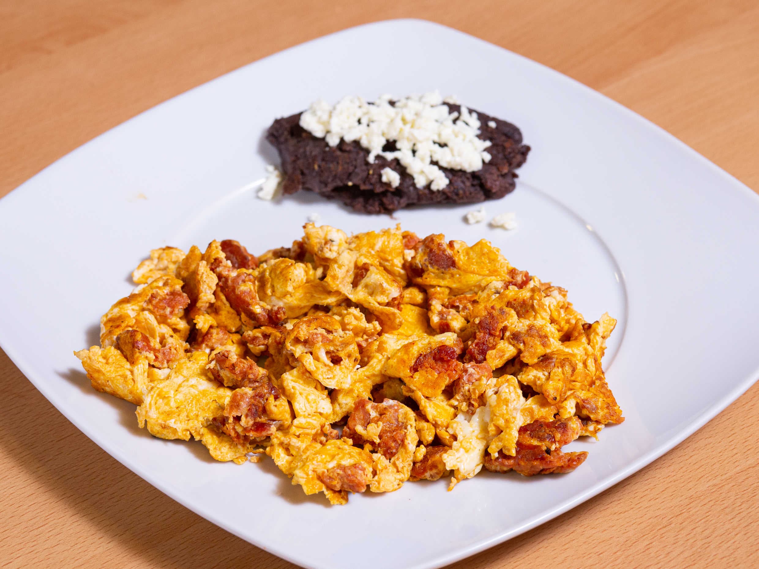 Huevos con Longaniza