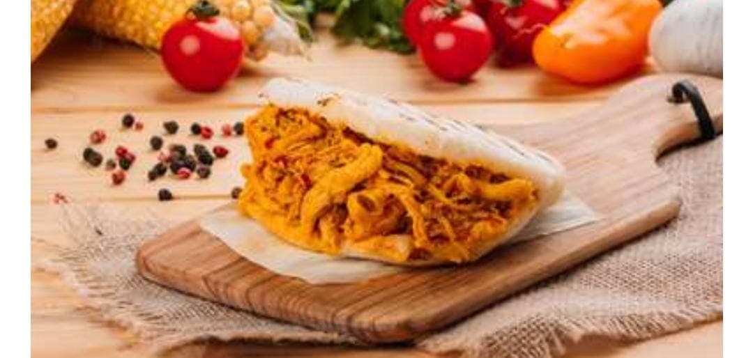 Arepa Pollo Guisado