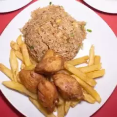 Pollo en Trozos con Papa Frita