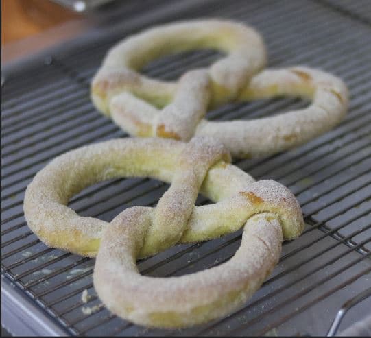Pretzel Dulce con Almendra