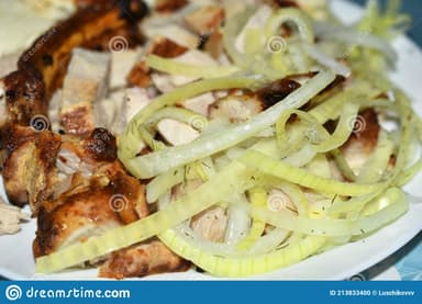 Lechón Asado con cebollas