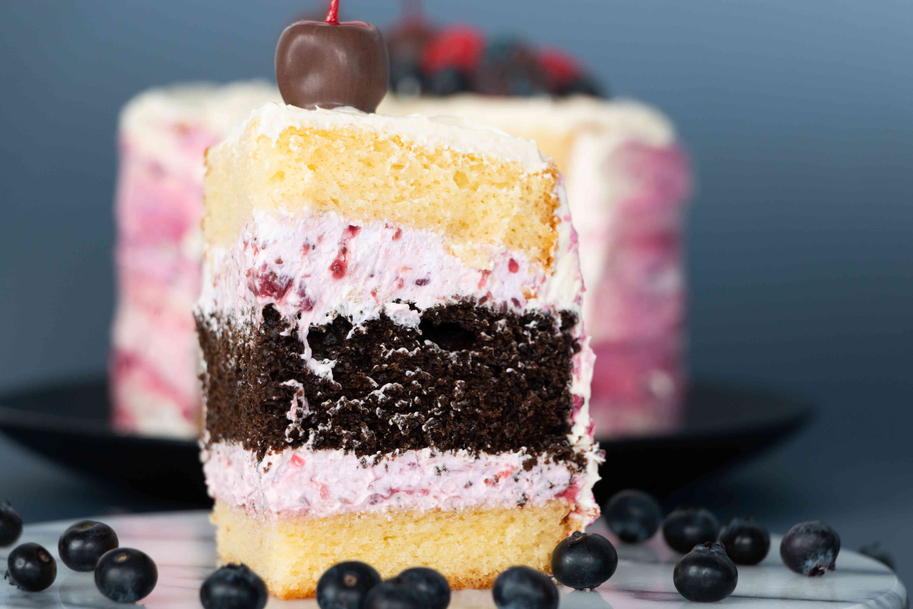 Torta Choco Vainilla Frutal Porción