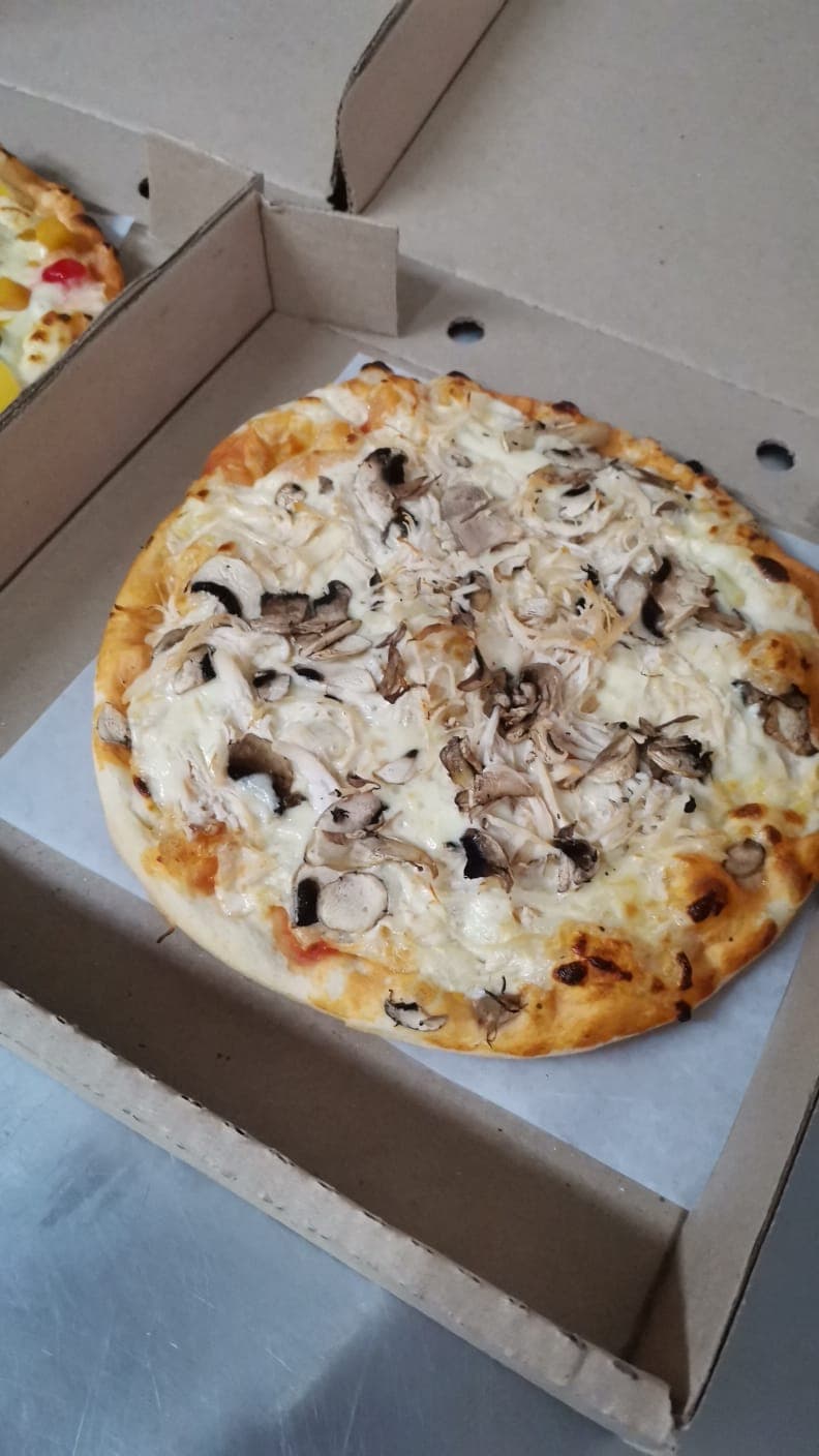 Pollo Champiñones + Bebida 250