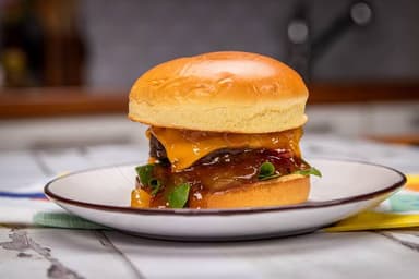 Hamburguesa con Salsa BBQ