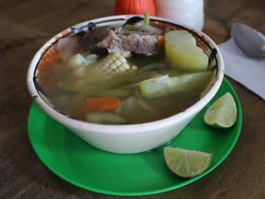 Caldo de Verduras con Res