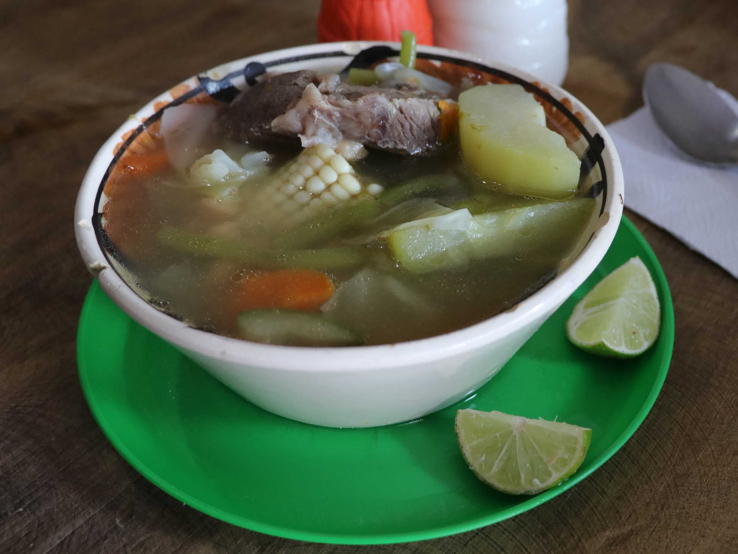 Caldo de Verduras con Res