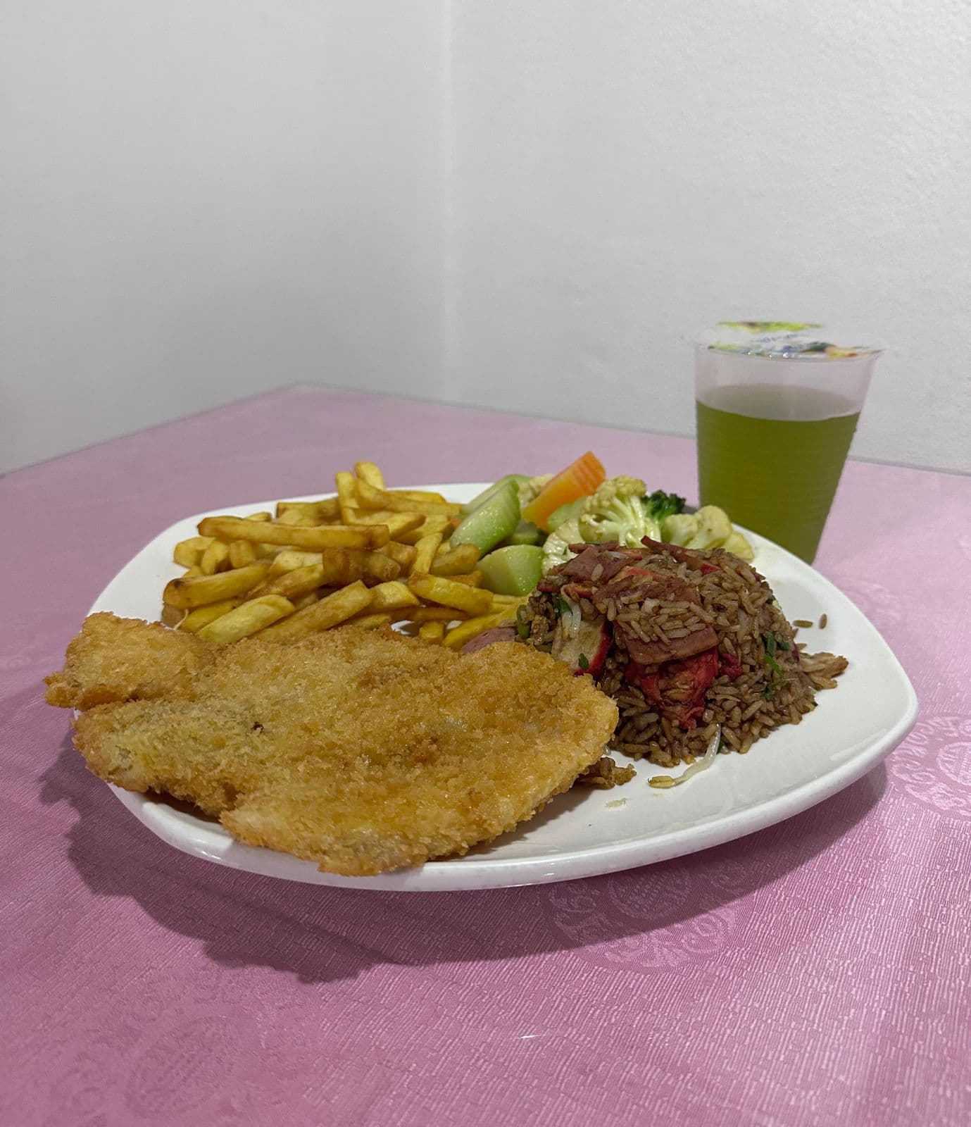 Box Cantones, proteína, papas, verduras y té frío