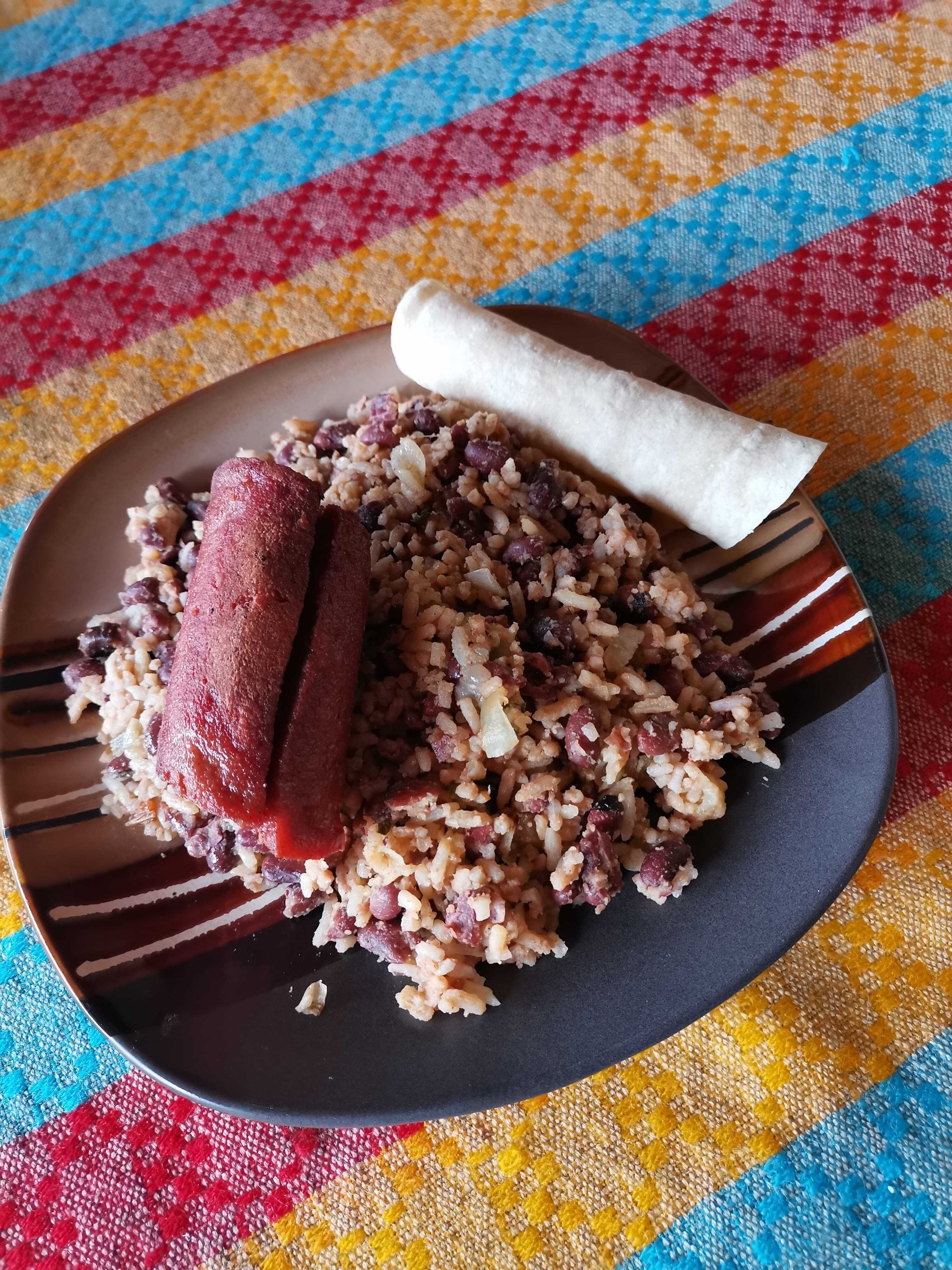 Gallo Pinto con Salchichón