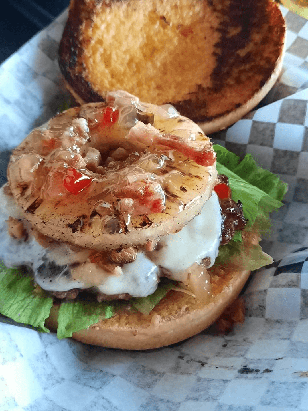 Burger Hawaiana*