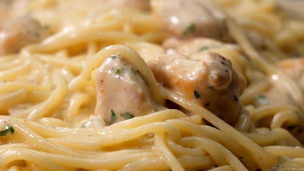 Pasta con Pollo 180 g.
