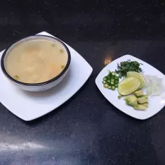 Consomé de pollo (250 ml)