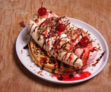 Waffle Banana Split