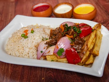Lomo Saltado + Entrada + Bebida