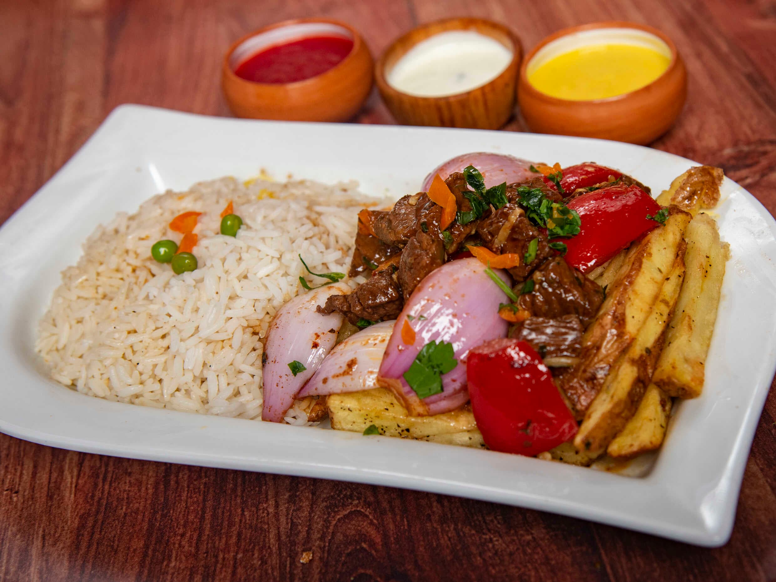 Lomo Saltado + Entrada + Bebida