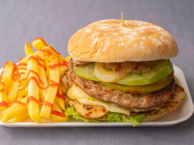 Hamburguesa de Pollo (Inlcluye papas)