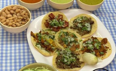Combo 4 Tacos de Asada + Agua Fresca