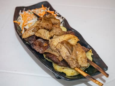 2 Palitos de Anticuchos y Rachi