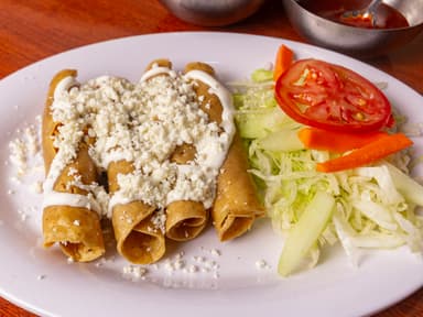 Tacos Dorados de Pollo