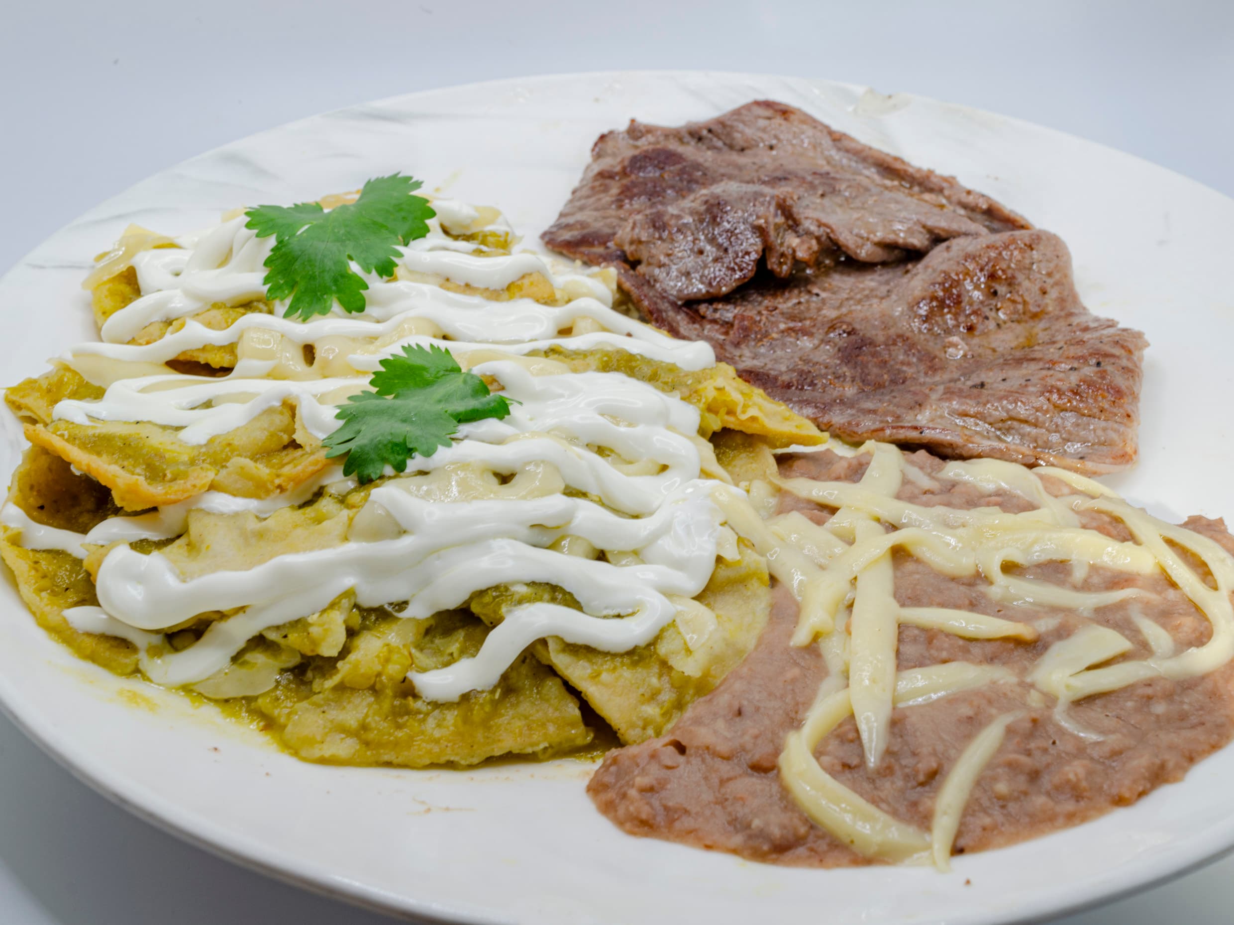 Chilaquiles con Bistec.