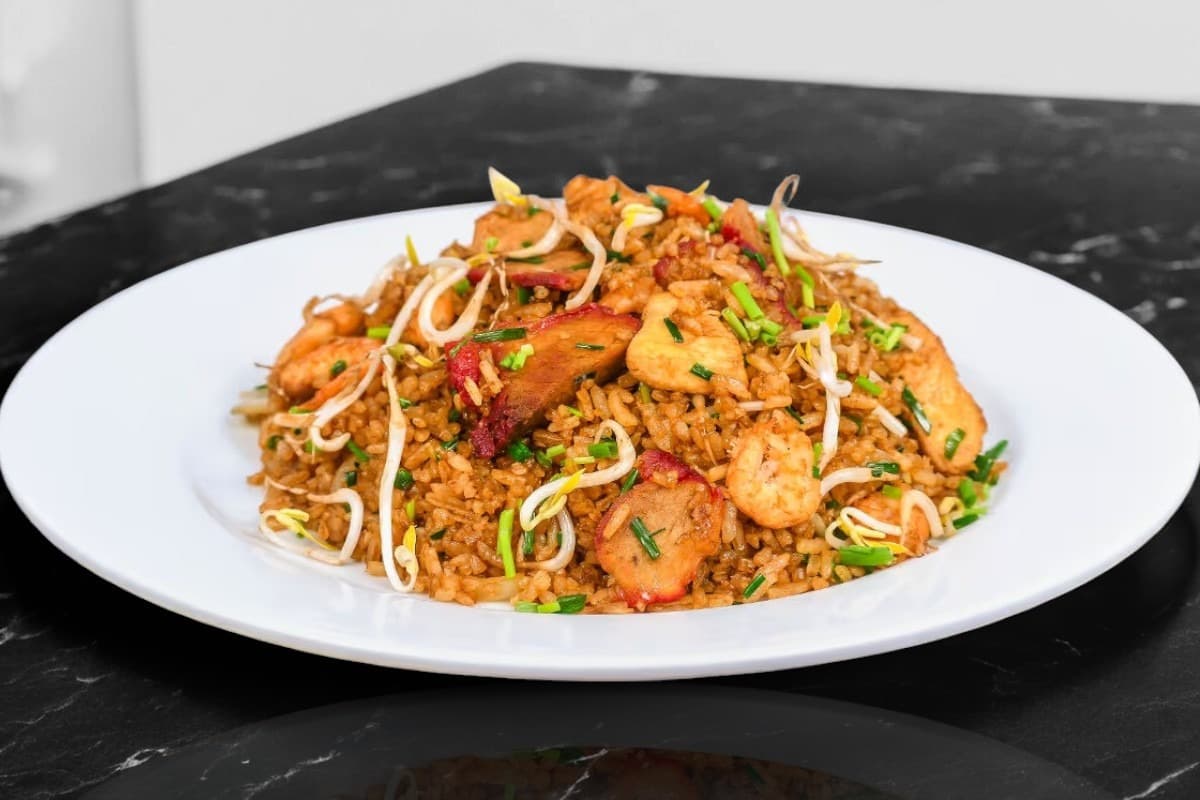 Mrs Wok  Especial Personal + Papas + Bebida 250ml