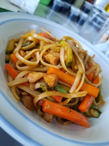 Medio wok pollo