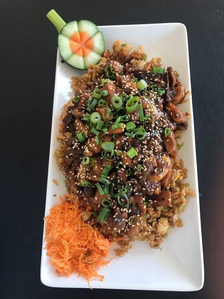 Teriyaki de Res en Arroz Yakimeshi