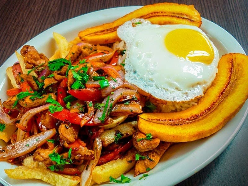 Saltado de Pollo a lo Pobre