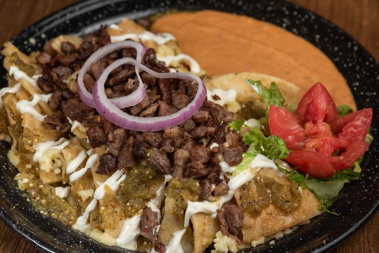Chilaquiles Deluxe Con Sirloin