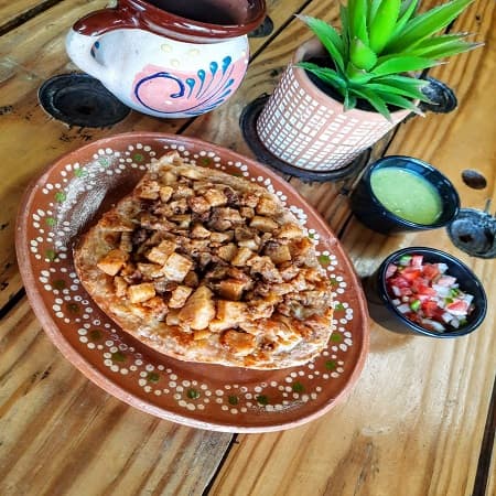 Mollete de papas con chorizo