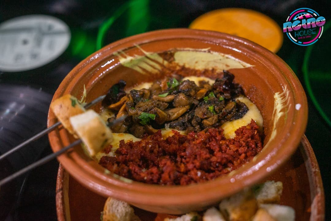 Queso Fundido con Champiñones