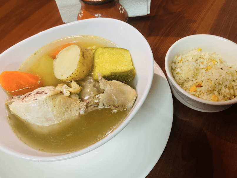 Caldo de Pollo