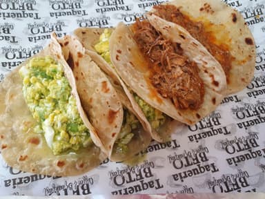 Combo Miercoles 4 Tacos de Harina y Bebida