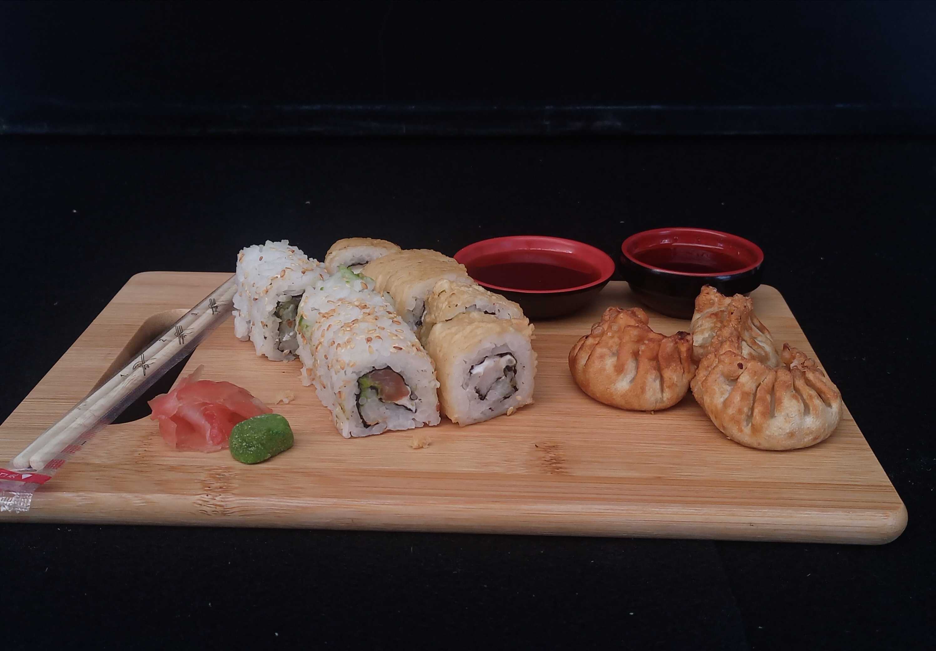Chisai (10 Piezas + 3 Gyozas Mixtas)