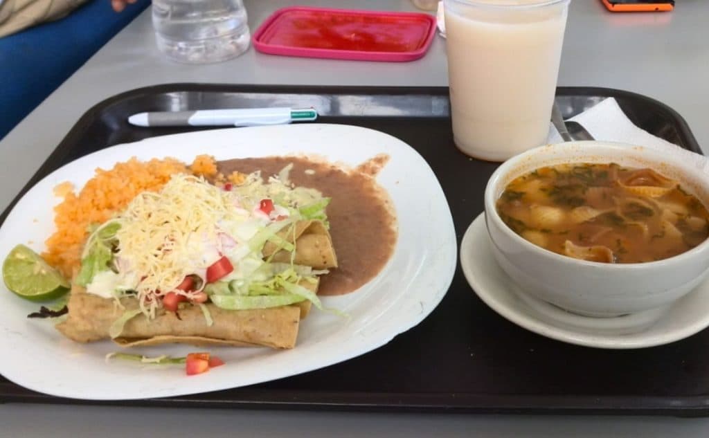 Paquete chilaquiles y Bebida
