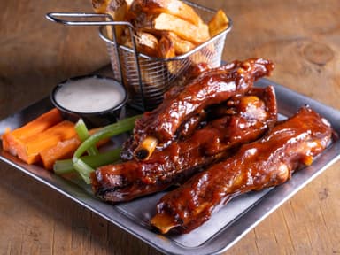 Orden con 4 Costillas y Papas a La Francesa