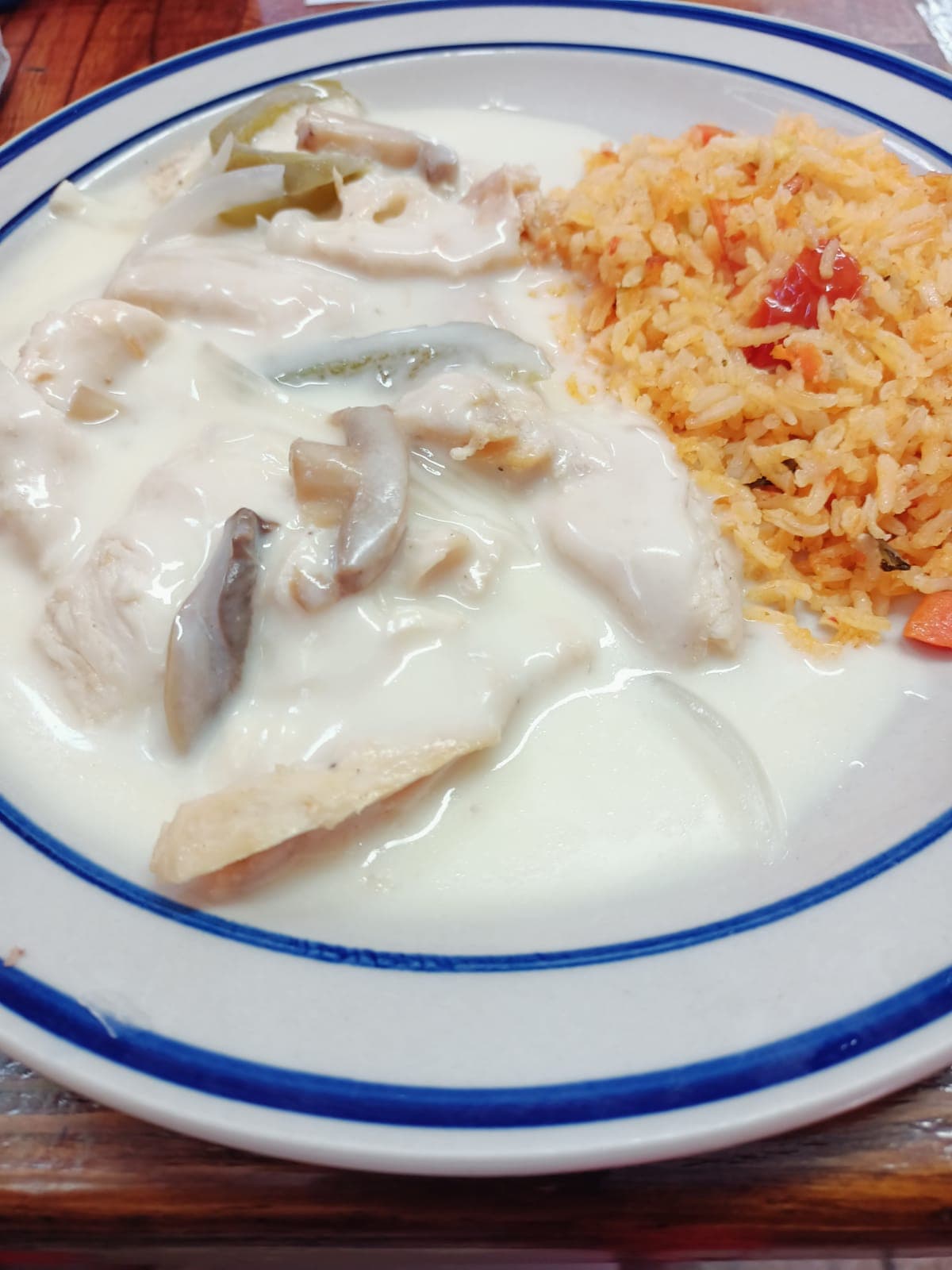 Pollo al Champiñón con Spaghetti y Puré