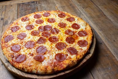 Pizza de Carnes Frías