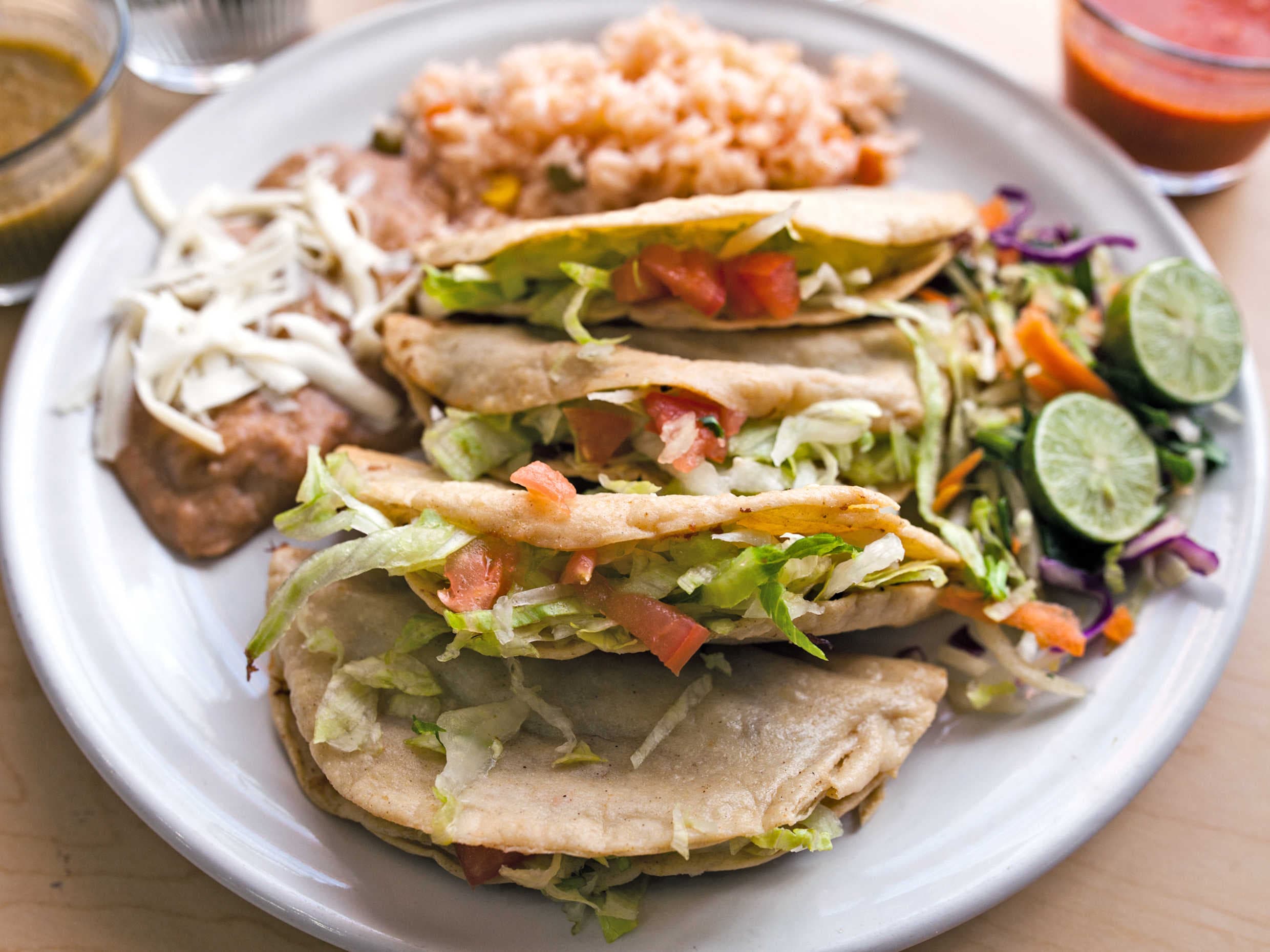 Combo Tacos Dorados + Agua del día