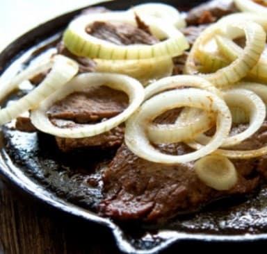 Filete de Res Encebollado