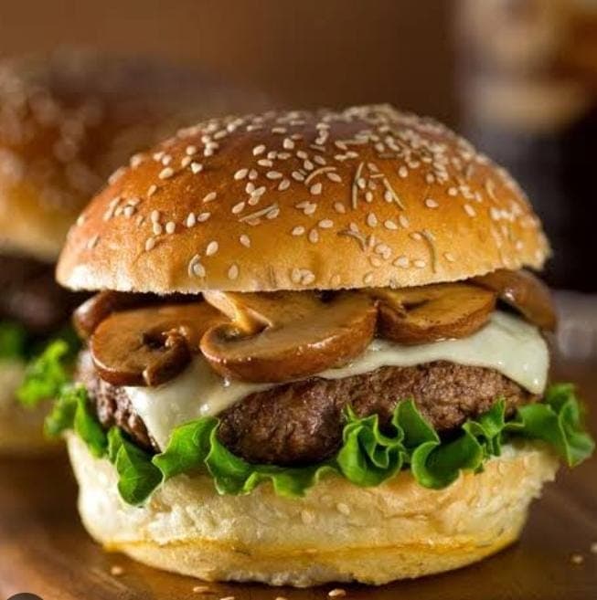 Hamburguesa con Champiñones más papas