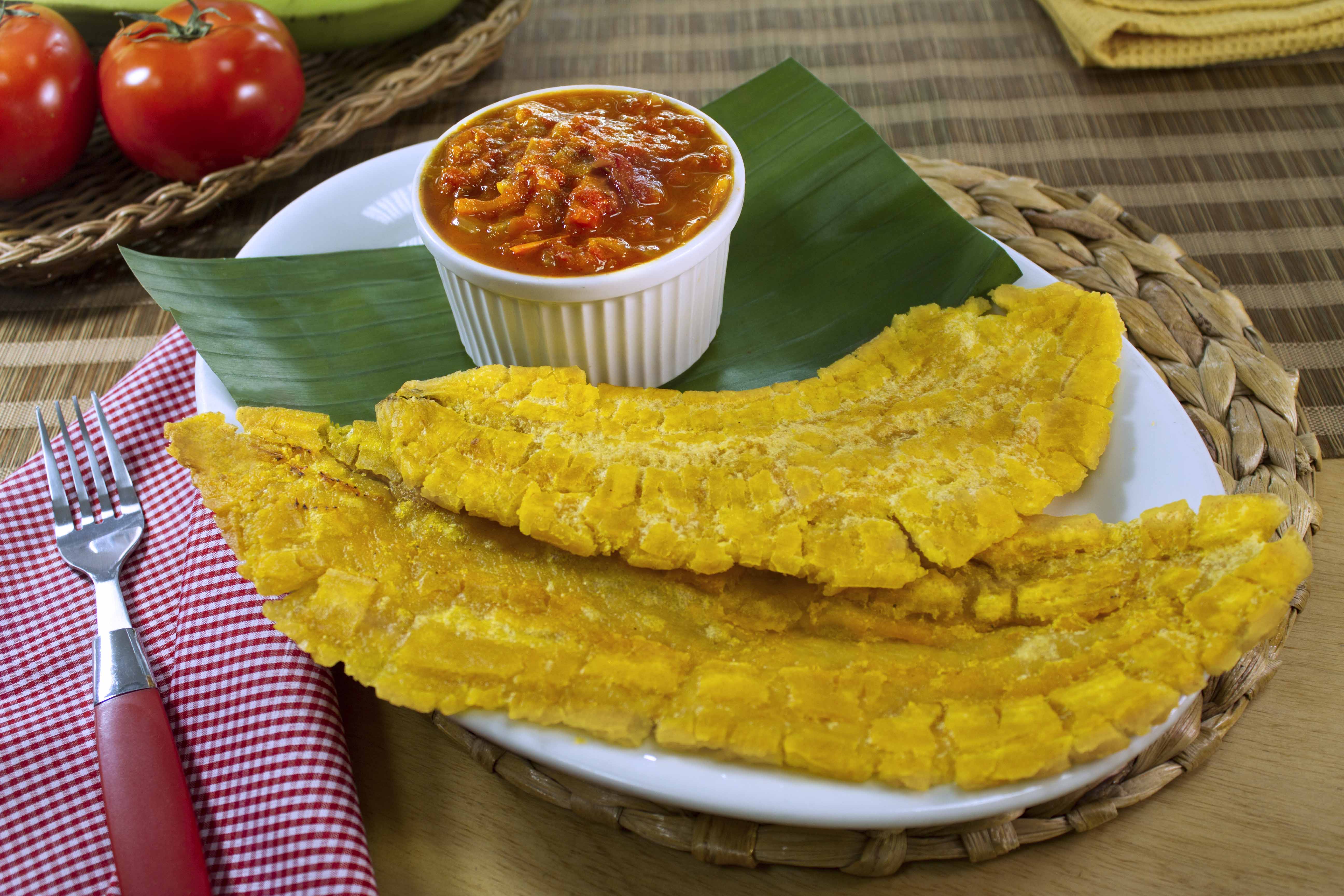 Tostadas de Plátano con Criolla
