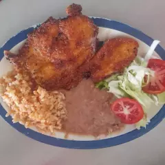Combo milanesa de pollo + agua